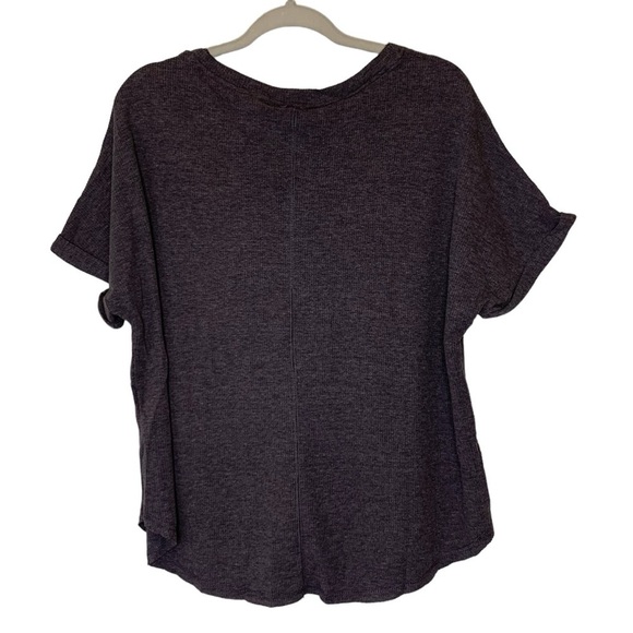 UMGEE NWT grey waffle knit button up vneck‎ top. Size M - Picture 2 of 9